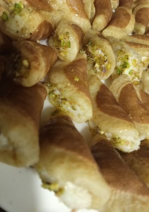 صورة لوصفة قطايف عصافيري بالقشطة البلدية والفستق الحلبي