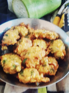 लौकी के पकौड़े(lauki ke pakode recipe in hindi) रेसिपी मुख्य फोटो