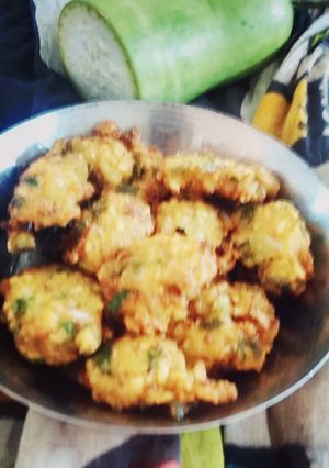 लौकी के पकौड़े(lauki ke pakode recipe in hindi) रेसिपी मुख्य फोटो