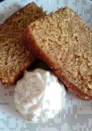 Una foto de Bizcocho jugoso de melocotón con crema de queso al limón