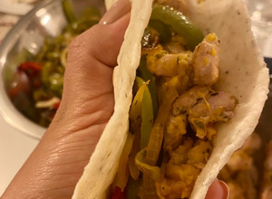 Una foto de Tacos 🌮 con fajitas de carne
