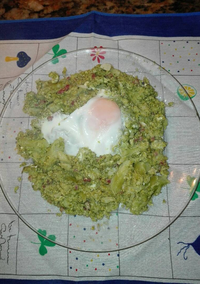 Una foto de Brócoli con huevo y jamón