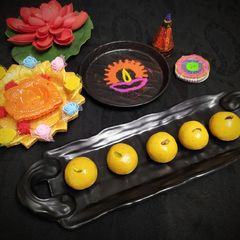 A picture of Besan Ladoo.