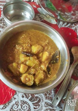 মুগ ডাল দিয়ে পটলের ঘণ্ট রেসিপির প্রধান ছবি