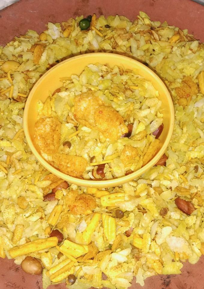 पोहा नमकीन (Poha Namkeen recipe in Hindi) रेसिपी मुख्य फोटो