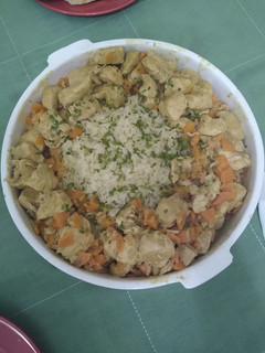 Una foto de Pollo al Curry con Arroz