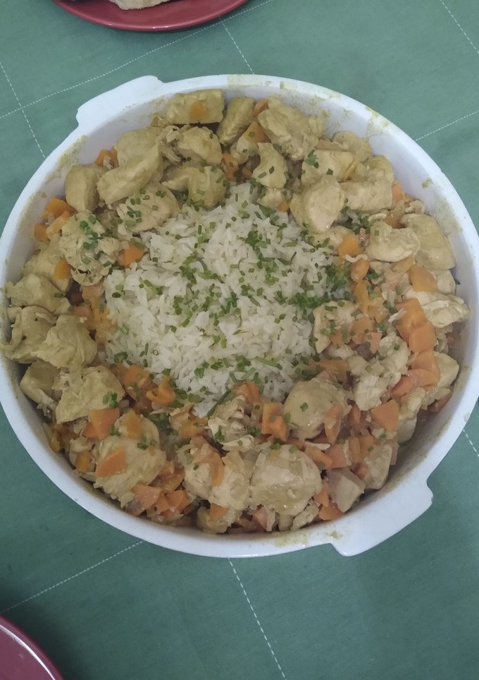 Una foto de Pollo al Curry con Arroz