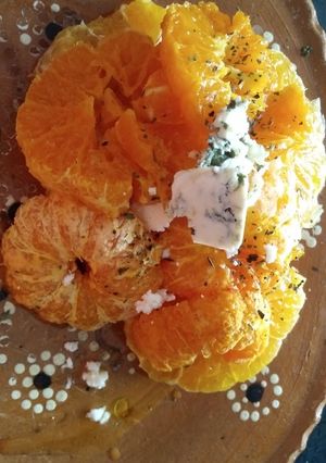 Una foto de Ensalada de mandarina y queso azul 🍊