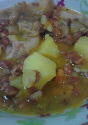 Foto principal de Habichuelas pintas con oreja de cerdo picantes