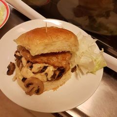A picture of Sandwich with mushroom.
