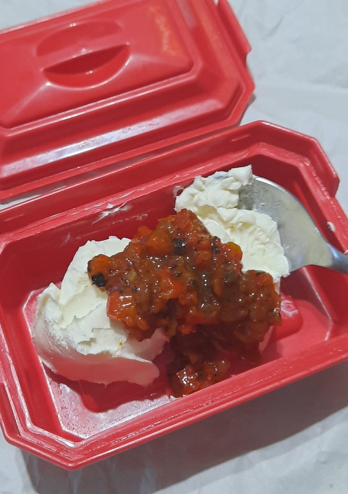Una foto de Queso crema y morrón asado (pastita para untar)