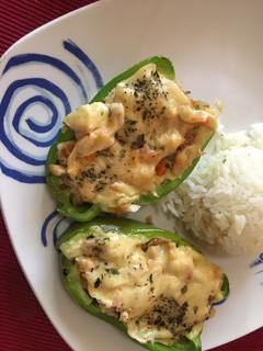 Una foto de Pimentones rellenos con pollo