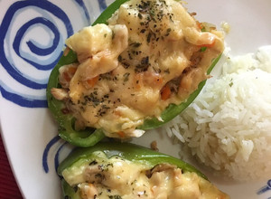 Una foto de Pimentones rellenos con pollo