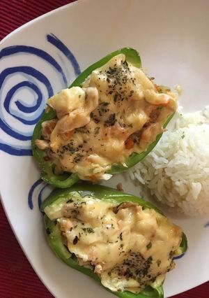 Una foto de Pimentones rellenos con pollo