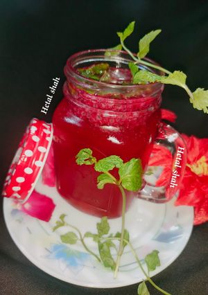 રોઝ મોઇતો રેસીપી મુખ્ય ફોટો