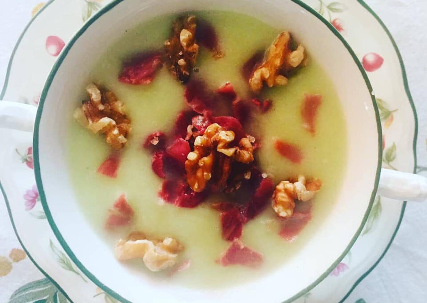 Crema de melón con jamón ibérico y nueces