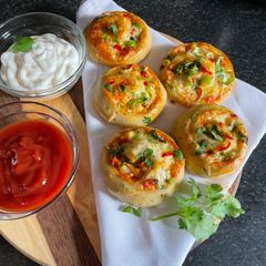 A picture of Cheesy Pizza Pinwheels:.