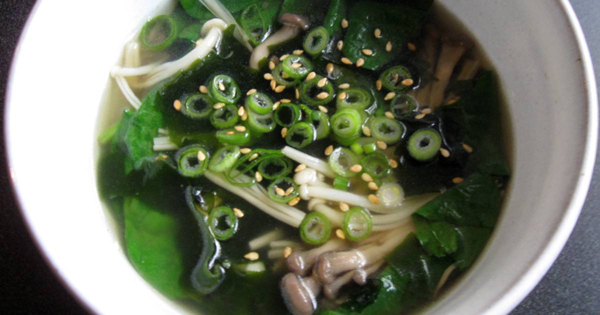 Shimeji Spinach And Wakame Soup Recipe By Hiroko Liston Cookpad