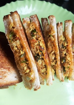 पनीर चीज सॅन्डविच (paneer cheese sandwich recipe in marathi) रेसिपी चे मुख्य फोटो 