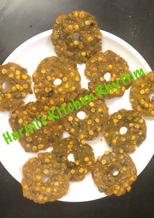 A picture of Palak rice flour fritters.