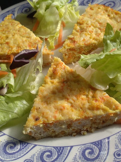 Una foto de Pastel de pollo con apio y zanahoria