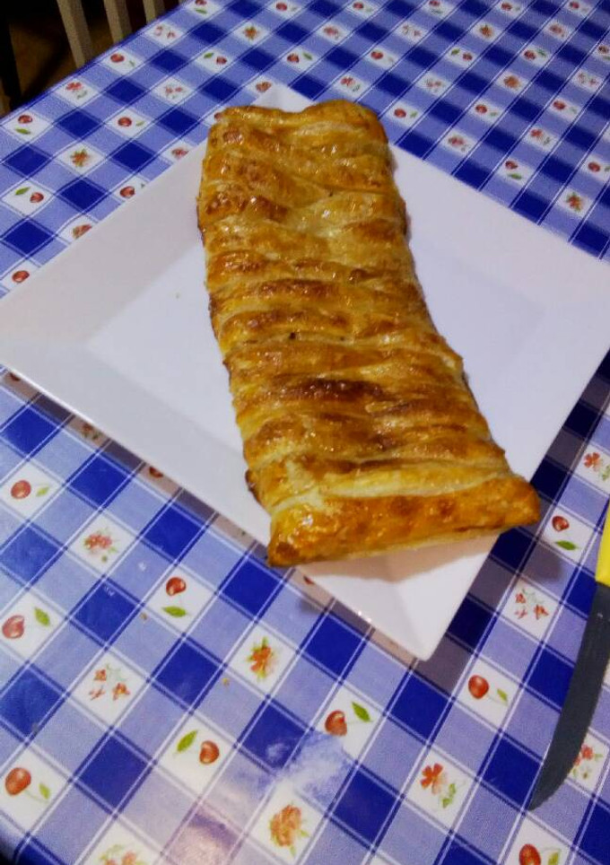 Una foto de Trenza de hojaldre con Pavo y Queso
