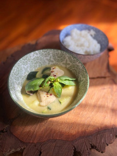 Una foto de Curry verde Thai con pollo 🇹🇭