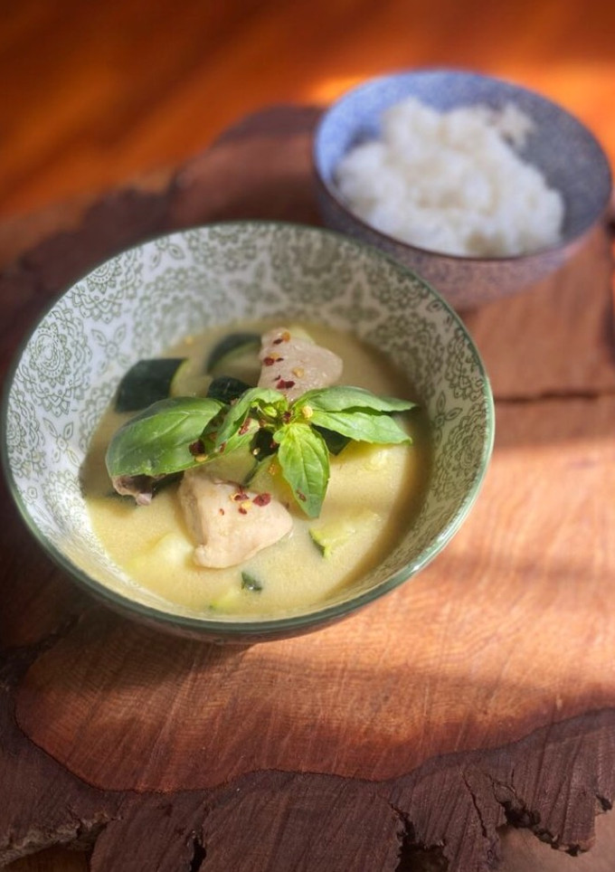 Una foto de Curry verde Thai con pollo 🇹🇭