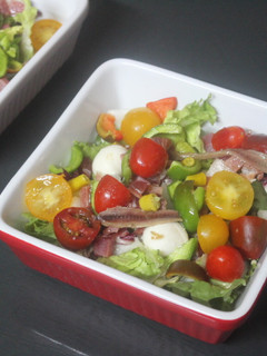 Una foto de Ensalada de anchoas con queso Mozzarela