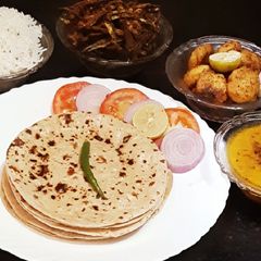 Tawa roti, aloo tuk,karari bhindi,jeera rice, masoor dal,salad A picture of Tawa roti, aloo tuk,karari bhindi,jeera rice, masoor dal,salad.