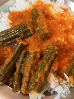 முருங்கைக்காய் குழம்பு(drumstick curry recipe in tamil) செய்முறை முக்கிய புகைப்படம்