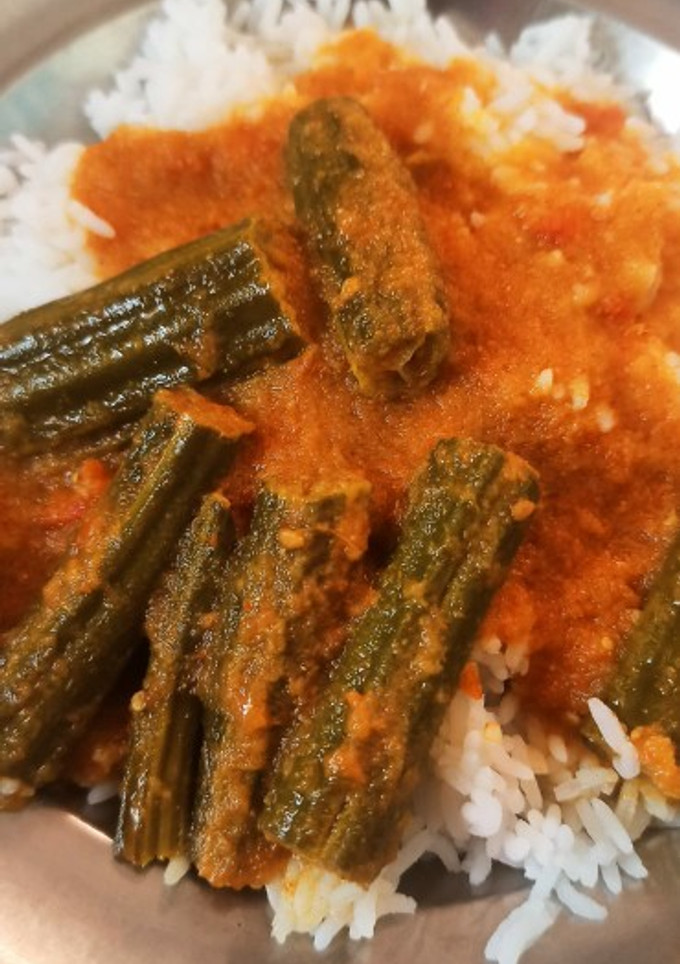 முருங்கைக்காய் குழம்பு(drumstick curry recipe in tamil) செய்முறை முக்கிய புகைப்படம்