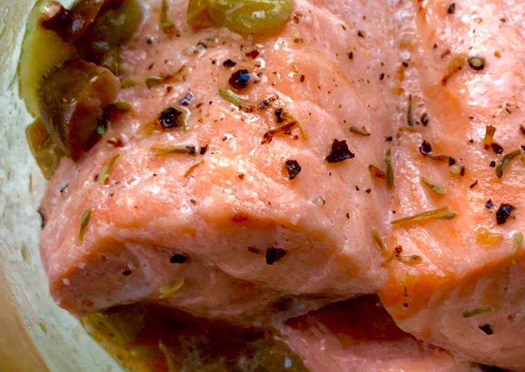 Salmão Cozido com Molho Agridoce de Uva em Vasocottura - Tudogosreceitas