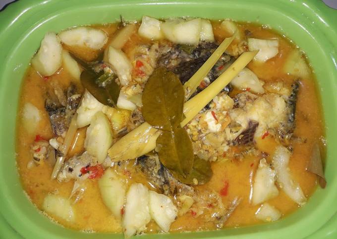 Resep Ikan mas kuning mix labu air yang Enak