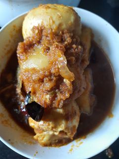 ডিম কষা(dim kosha recipe in Bengali) রেসিপির প্রধান ছবি