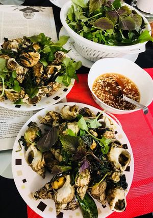 Hình của món Ốc hương xào tỏi ớt lá quế.