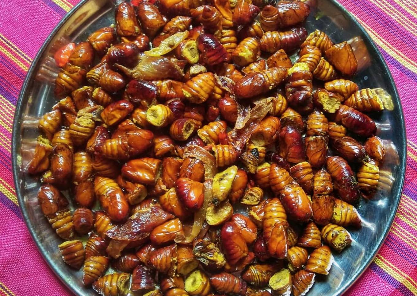 Silkworm pupae / polu / leta