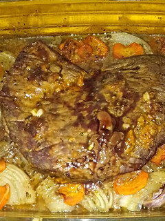 Una foto de Asado Carnicero al Horno en cama de Verduras
