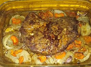 Una foto de Asado Carnicero al Horno en cama de Verduras