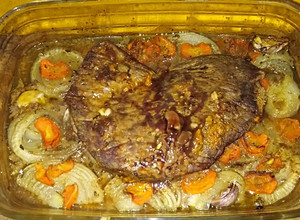 Una foto de Asado Carnicero al Horno en cama de Verduras