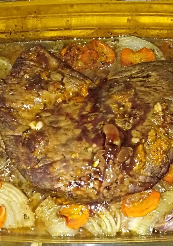 Una foto de Asado Carnicero al Horno en cama de Verduras