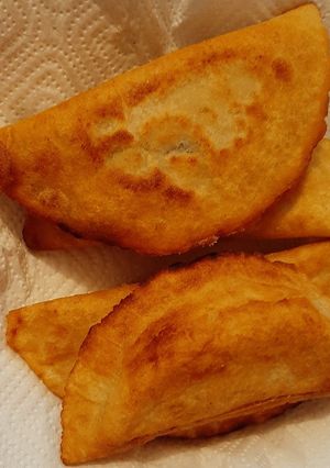 Una foto de Empanadas de frijol y queso Costarricenses