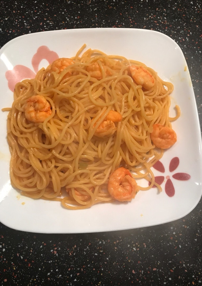 Una foto de Espaguetis con camarones