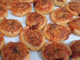 Rollitos de hojaldre con chorizo y queso gouda