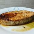 Salmón con salsa de soja y miel al horno