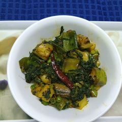 A picture of Bathua Saag er Ghonto (Bathua Sabzi).