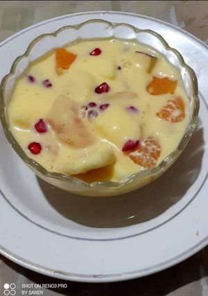फ्रूट कस्टर्ड (fruit custard recipe in Hindi) रेसिपी मुख्य फोटो