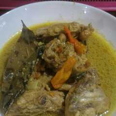 A picture of Gulai ayam.