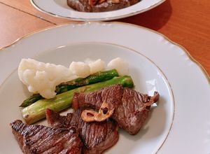 Hình của món Bò áp chảo eat clean.