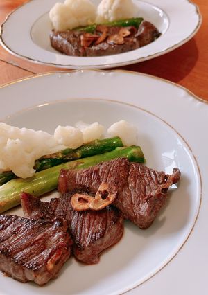 Hình của món Bò áp chảo eat clean.
